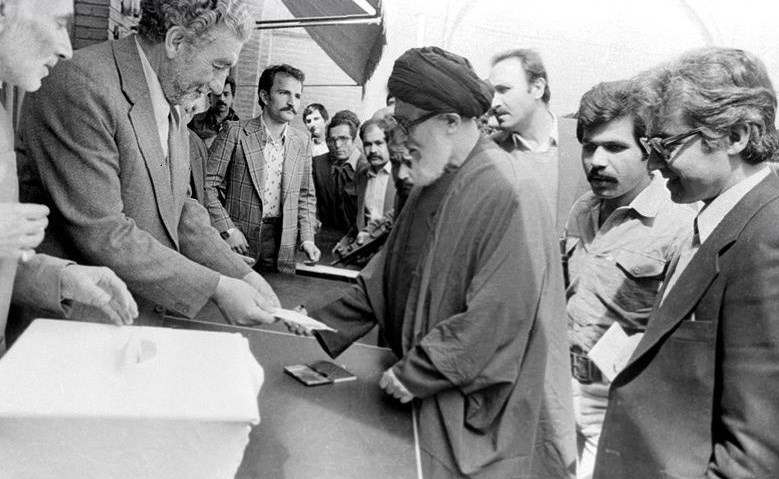 همه&zwnj;چیز درباره روزی که نظام ایران &laquo;جمهوری اسلامی&raquo; شد + تصاویر