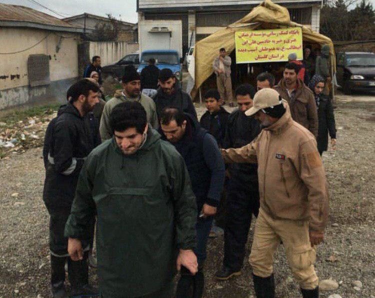 کشتی گیران همچنان در مناطق سیل زده حضور دارند