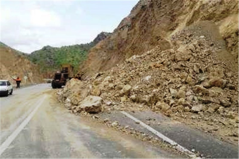 ریزش کوه در دره فرحزاد