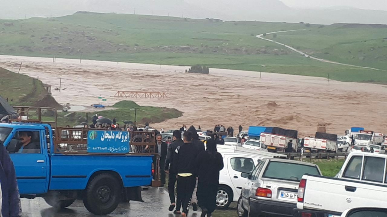 پل گاومیشان بعد از ۴۵ سال زیر آب رفت/تن&zwnj;ها راه ارتباطی ایلام به پلدختر لرستان قطع شد