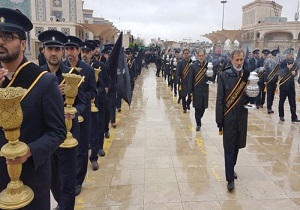 قم در سالروز شهادت امام موسی کاظم (ع)غرق درعزا و ماتم شد/خادمان حرم حضرت معصومه (س)درسالروز شهادت امام کاظم(ع)به سوگواری پرداختند