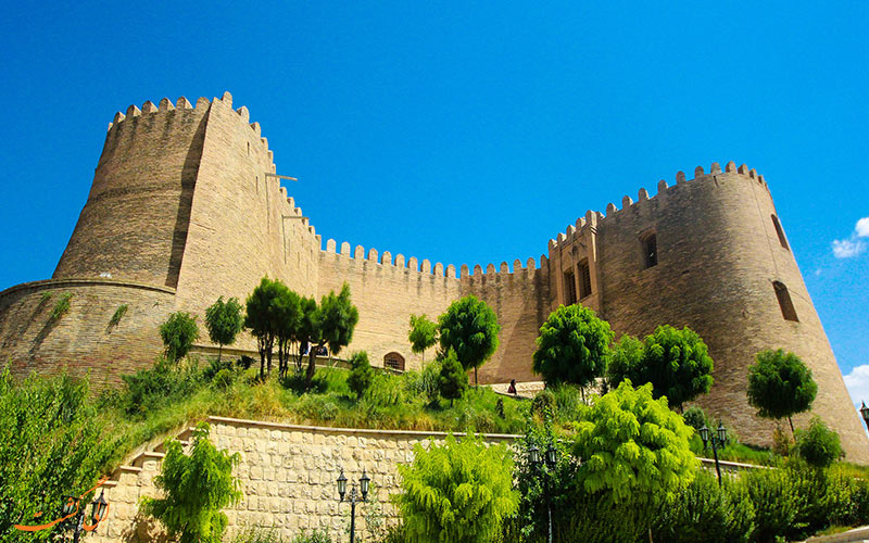خطر بیخ گوش قلعه تاریخی &laquo;فلک الافلاک&raquo;