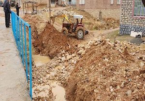 لایروبی مسیل‌های سیلابی دزلی و درکی در سروآباد