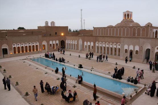 بازدید بیش از ۱۵ هزار نفرگردشگر خارجی از بزرگترین خانه خشتی جهان