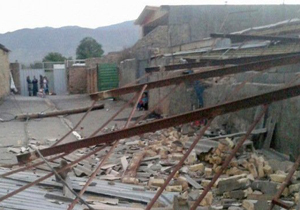 خسارت تندباد به ۳۲۰ منزل مسکونی در فارسان