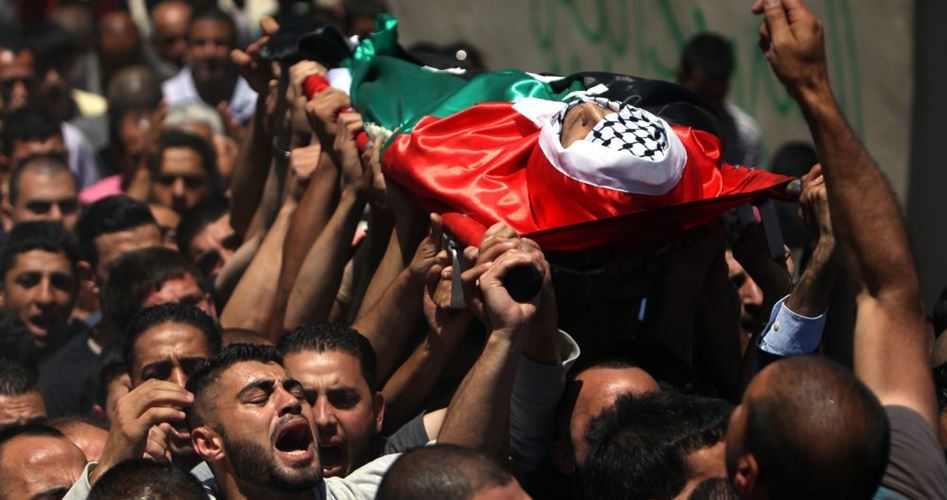 پیکر شهید ۲۳ ساله فلسطینی در اردوگاه &laquo;قلندیا&raquo; تشییع شد