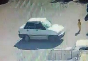 نجات معجزه آسای کودک خردسال پس از زیر گرفته شدن با پراید + فیلم