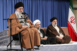 دیدار مسئولان نظام و سفرای اسلامی با رهبر انقلاب