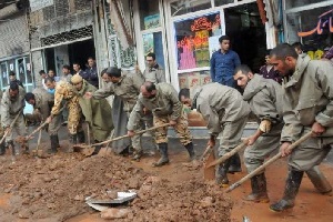درخواست عجیب یک سپاهی یکی از امدادرسانان مناطق سیل&zwnj;زده