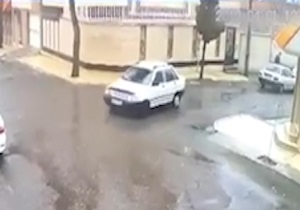 در رفتن لاستیک پراید هنگام دور زدن! + فیلم