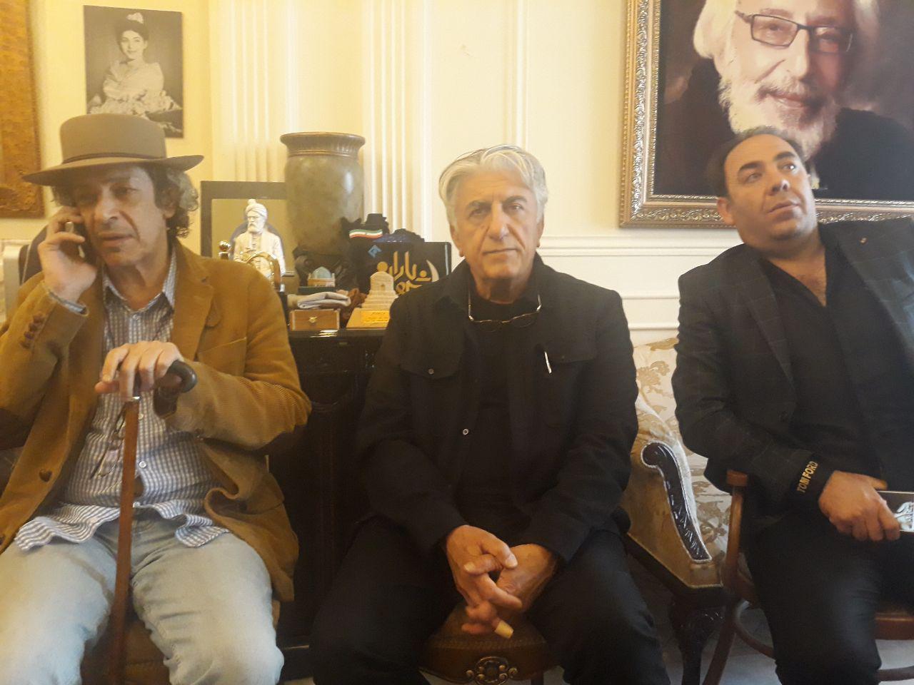 حضور رئیس رسانه ملی و هنرمندان در منزل مرحوم جمشید مشایخی + تصاویر