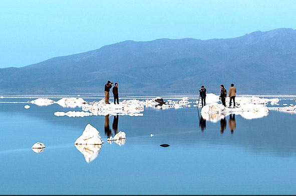 نجات گردشگران از غرق شدن در دریاچه ارومیه