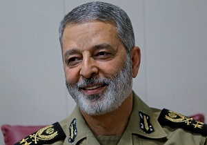 بازدید فرمانده کل ارتش از مناطق سیل زده خوزستان
