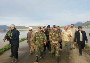 بازدید فرمانده نیروی زمینی ارتش از مناطق سیل زده کرمانشاه