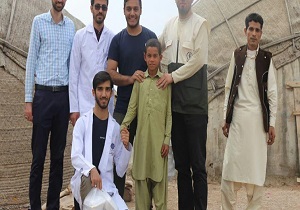 سفیران سلامت قم به محرومان دلگان خدمات درمانی ارائه کردند