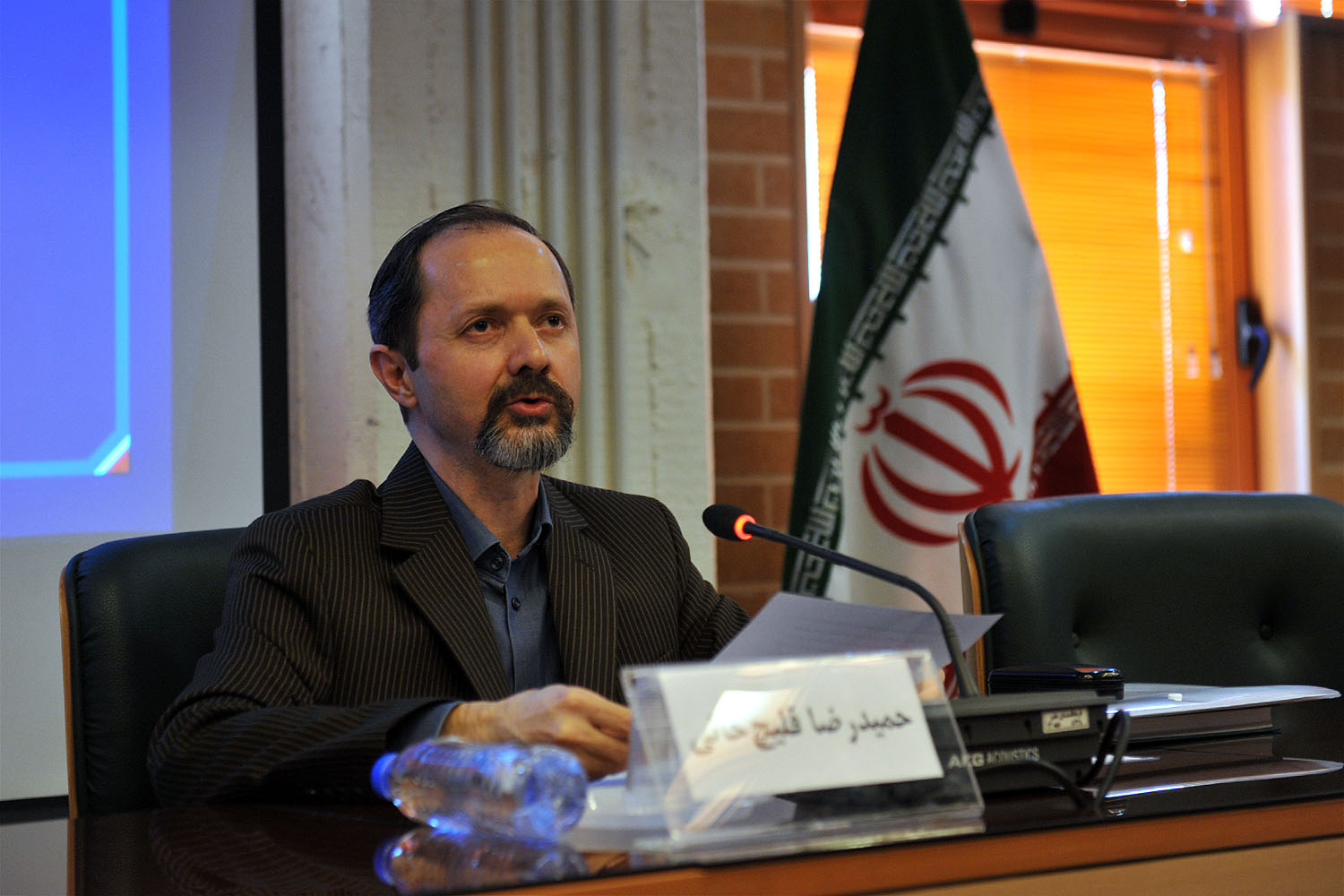 در پژوهش های خوشنویسی با فقر مفرط روبرو هستیم / دوری از تعصب، لازمۀ پیشرفت در هنر است