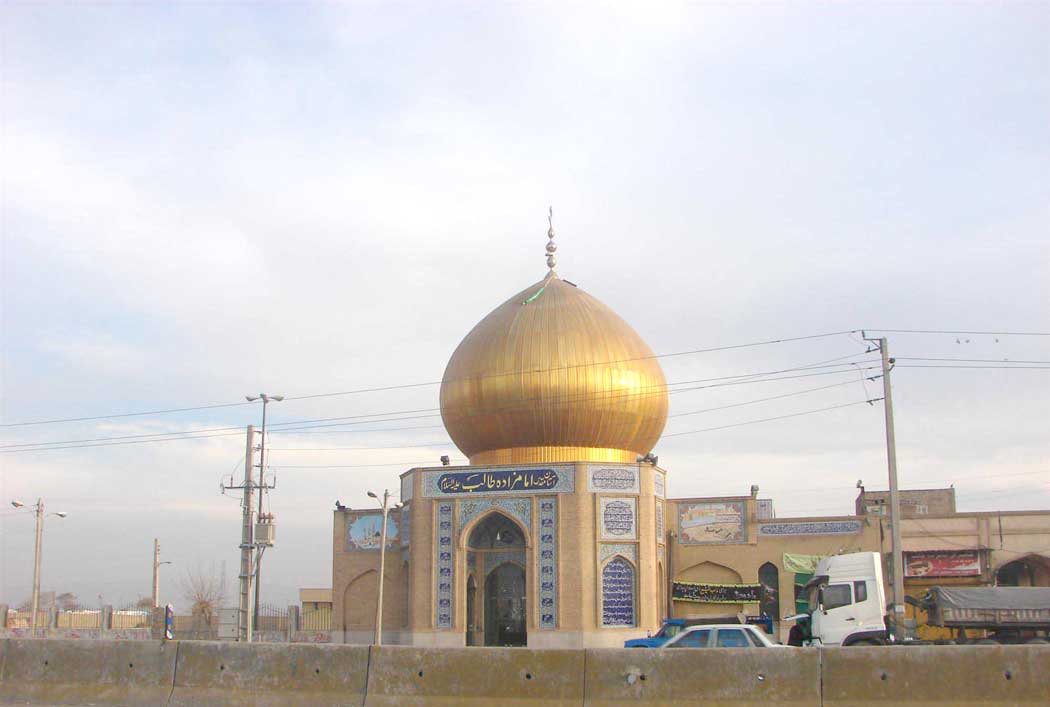 آستان امامزاده طالب پاکدشت میزبان حجم انبوه مسافران نوروزی