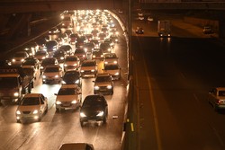 ترافیک نیمه سنگین در جاده‌های فارس/رانندگان از عجله و شتاب پرهیز کنند