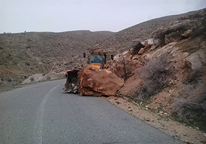۹۰ حادثه ریزش سنگ در جاده‌های مهاباد ثبت شد