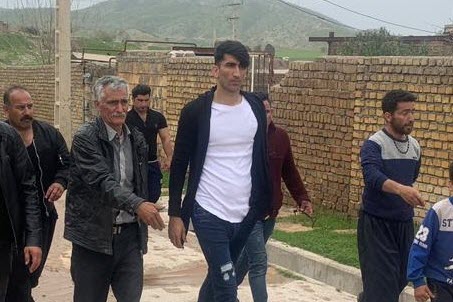 علیرضا بیرانوند در مناطق سیل زده لرستان +فیلم