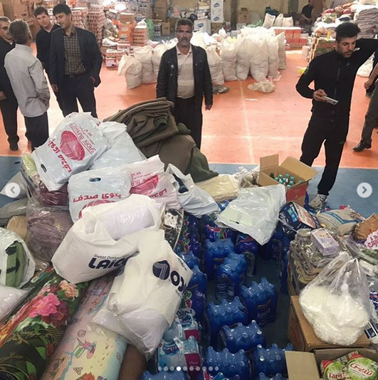 گزارش تصویری بیرانوند از انتقال و توزیع اقلام موردنیاز سیل&zwnj;زدگان /  امیدوارم برخی مسئولين بجای سلفی گرفتن به داد مردم گرفتار برسند +فیلم