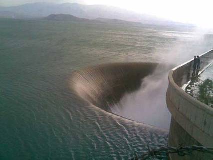 شهروندان و گردشگران از استقرار در حاشیه رودخانه سفیدرود خودداری کنند