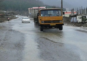 آبگرفتگی محور اهواز - آبادان مانع تردد خودرو‌ها نیست