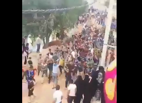 پایکوبی و شعرخوانی جوانان عرب هنگام مقابله با سیل