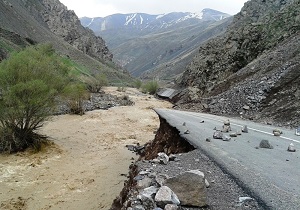اقدامات مدیریت بحران و سازمان آب و برق اهواز برای مهار آب ورودی به شهر