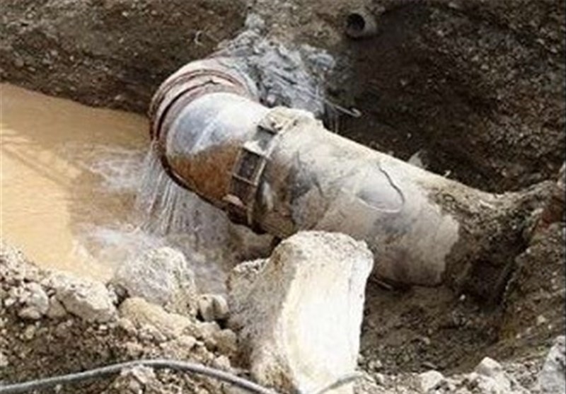محبی/ رسیدن آب سالم به دست سیل زدگان لرستان/ مردم این مناطق تا پایان امروز از آب جوشیده یا آب بسته بندی استفاده کنند