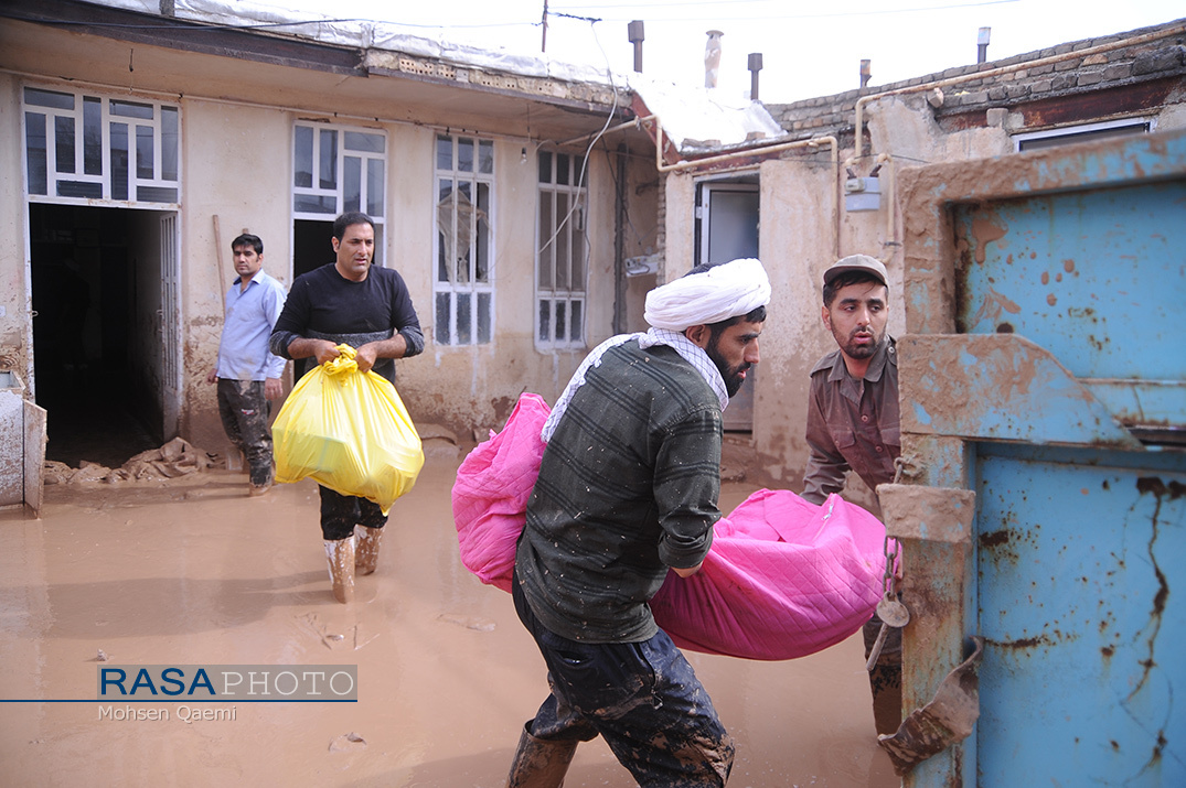 حضور پررنگ طلاب در مناطق سیل زده/از کمک نیم میلیاردی تا اعزام متخصصین مشاوره به استانهای درگیر سیل حضور پررنگ طلاب در مناطق سیل زده/از کمک نیم میلیاردی تا اعزام متخصصین مشاوره به استانهای درگیر سیل