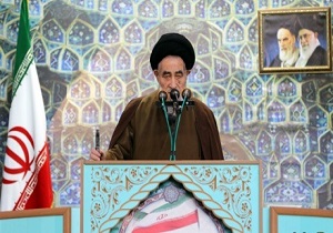 ریشه انقلاب اسلامی با تهدیدات بی اساس دشمنان خشک نمی‌شود