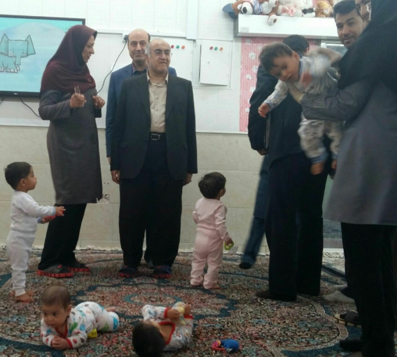 استاندار کرمان به دیدار سالمندان رفت