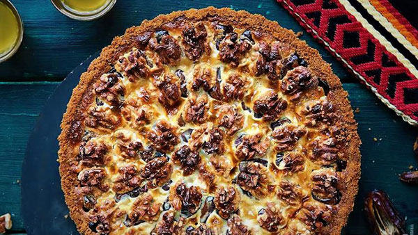 چگونه تارت خرما و گردو درست کنیم؟
