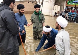 توزیع بسته‌های حمایتی آستان حضرت معصومه (س) در میان سیل‌زدگان آغاز شد