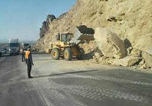 بازگشایی راه ارتباطی ۶۱ روستای کوهدشت لرستان توسط سپاه کردستان