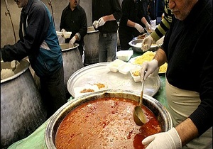 موکب انصارالمهدی (عج) قشم به مناطق سیل‌زده اعزام شد