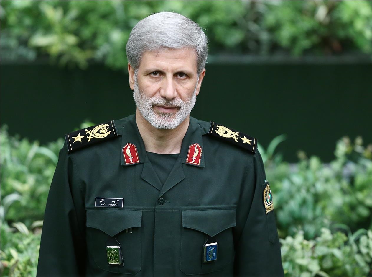 وزیری که با لباس سبز سپاه خود را به ساختمان بهارستان رساند/ واژه&zwnj;ای که به جای &laquo;موزه لوور&raquo; در مجلس حاشیه ساز شد!