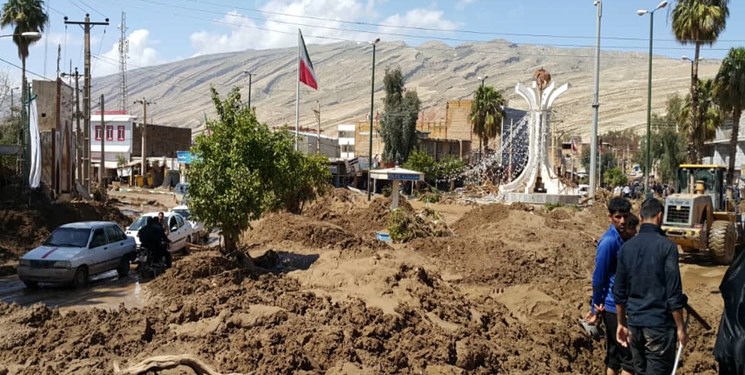 ۶۹ هزار نفر امداد رسانی شدند/ ۱۰ جاده بین شهری لرستان کماکان مسدود است