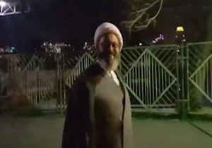 آواز خوانی یک روحانی در پشت صحنه برنامه زنده + فیلم