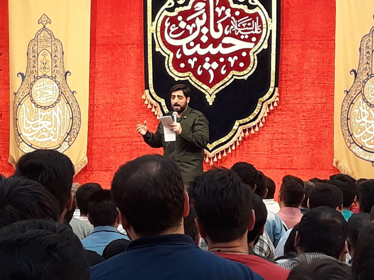مولودی خوانی بنی فاطمه با لباس سبز پاسداری