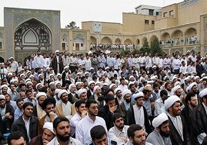 تجمع بزرگ حوزویان در مدرسه فیضیه