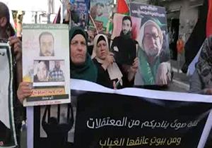 همبستگی راهپیمایان فلسطینی با اسرای دربند رژیم صهیونیستی + فیلم
