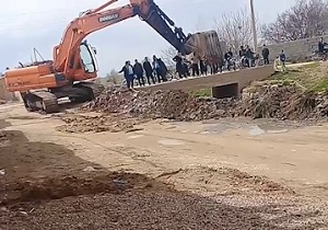 لایروبی رودخانه در روستای "قزلجه" + فیلم