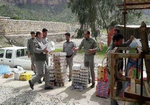 پرسنل حفاظت محیط زیست لرستان، در مناطق سیل زده امداد رسانی کردند