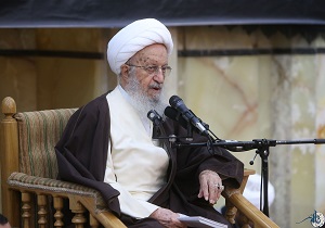 آیت‌الله مکارم شیرازی: با امضای امثال رئیس جمهور آمریکا محبوبیت سپاه کم نمی‌شود