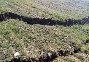رانش زمین در روستای «بابا محمود» خرم آباد/ جان مردم در خطر است