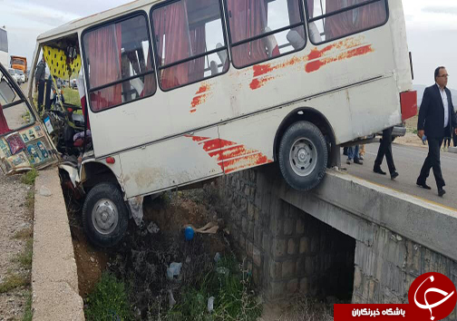 تصادف خونین یک دستگاه مینی بوس حامل دانش آموزان با یک دستگاه خودرو پراید/ ۲۳ نفر کشته و مصدوم شدند