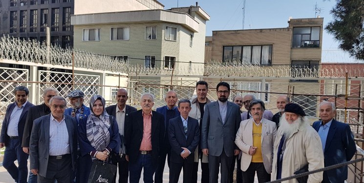 هنرمندان پیشکسوت گنجینه ارزشمندی هستند