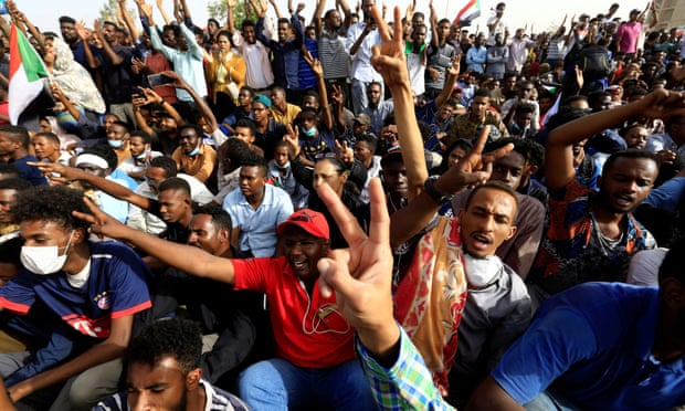 کودتای نظامی در سودان/ عمر البشیر برکنار شد/ بازداشت ۱۰۰ شخصیت سیاسی